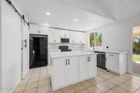 Kitchen - 1207 E Tonto Ln, Phoenix, AZ 85024 photo 2 of 5