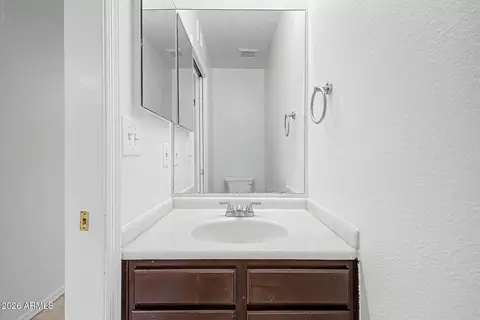 Bath - 1207 E Tonto Ln, Phoenix, AZ 85024 photo 1 of 4