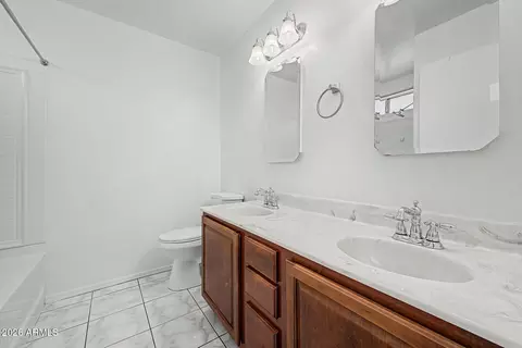 Bath - 1207 E Tonto Ln, Phoenix, AZ 85024 photo 2 of 4