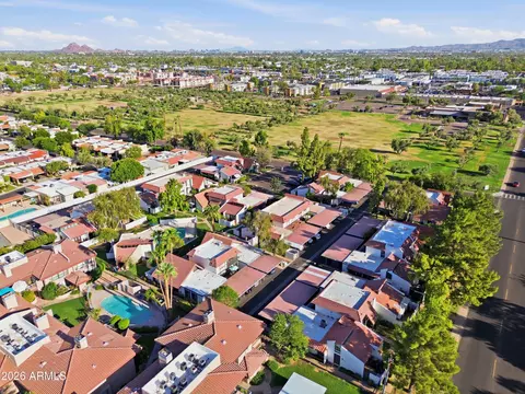 View/Area - 2810 E Glenrosa Ave #16, Phoenix, AZ 85016 photo 3 of 6
