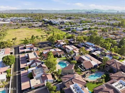 View/Area - 2810 E Glenrosa Ave #16, Phoenix, AZ 85016 photo 2 of 6