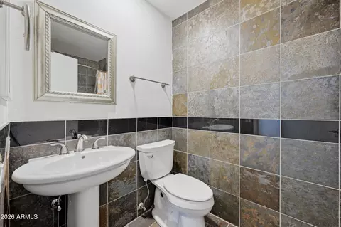 Bath - 2810 E Glenrosa Ave #16, Phoenix, AZ 85016 photo 2 of 3