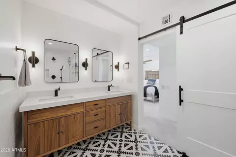 Bath - 3529 E Cannon Dr, Phoenix, AZ 85028 photo 2 of 5