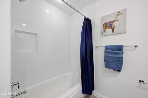 Bath - 3529 E Cannon Dr, Phoenix, AZ 85028 photo 4 of 5