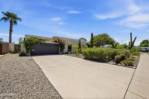 Exterior - 3529 E Cannon Dr, Phoenix, AZ 85028 photo 5 of 5