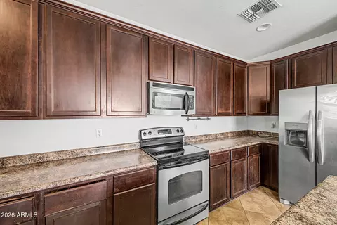 Kitchen - 92 E Palomino Dr, Gilbert, AZ 85296 photo 3 of 4