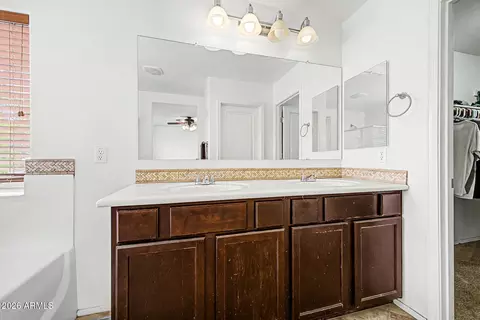 Bath - 92 E Palomino Dr, Gilbert, AZ 85296 photo 2 of 5