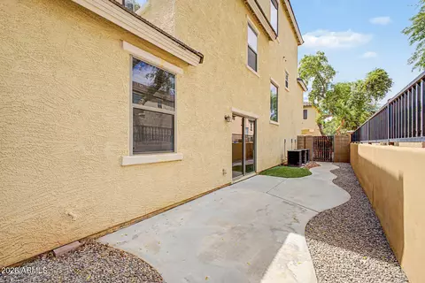 Exterior - 92 E Palomino Dr, Gilbert, AZ 85296 photo 6 of 9