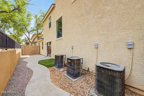 Exterior - 92 E Palomino Dr, Gilbert, AZ 85296 photo 8 of 9