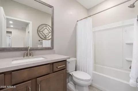 Bath - 762 E Ginko Ave #201, Gilbert, AZ 85297 photo 2 of 2