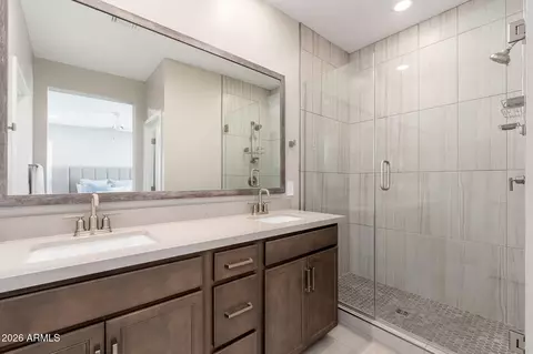 Bath - 762 E Ginko Ave #201, Gilbert, AZ 85297 photo 1 of 2