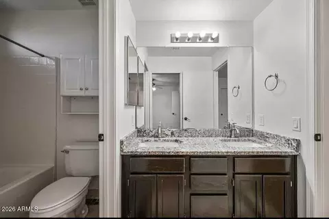 Bath - 3222 E Wickieup Ln, Phoenix, AZ 85050 photo 1 of 3