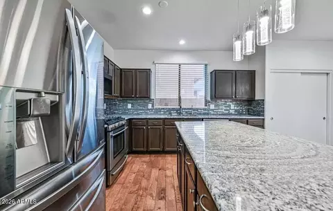 Kitchen - 3222 E Wickieup Ln, Phoenix, AZ 85050 photo 5 of 6