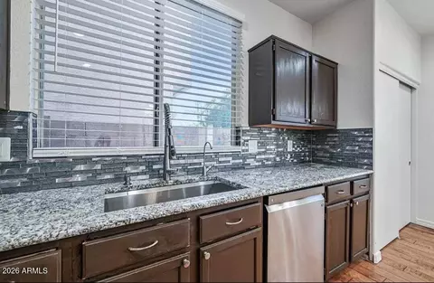 Kitchen - 3222 E Wickieup Ln, Phoenix, AZ 85050 photo 2 of 6