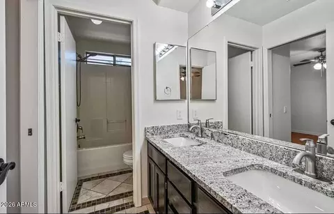 Bath - 3222 E Wickieup Ln, Phoenix, AZ 85050 photo 2 of 3