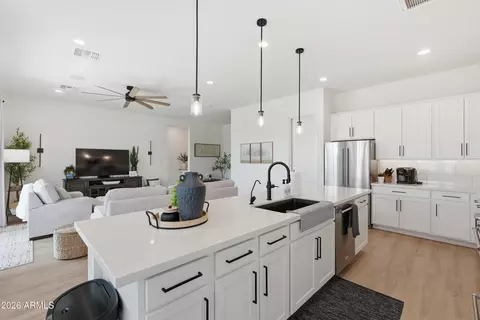 Kitchen - 11050 E Unity Ave, Mesa, AZ 85212 photo 3 of 4