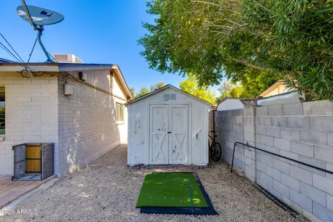 Exterior - 2801 E Mercer Ln, Phoenix, AZ 85028 photo 10 of 14
