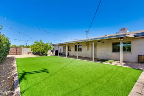 Exterior - 2801 E Mercer Ln, Phoenix, AZ 85028 photo 6 of 14