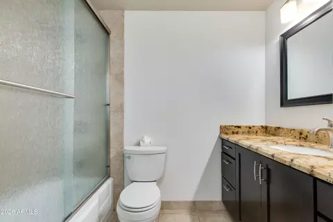 Bath - 2801 E Mercer Ln, Phoenix, AZ 85028 photo 3 of 3