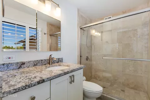 Bath - 2801 E Mercer Ln, Phoenix, AZ 85028 photo 1 of 3
