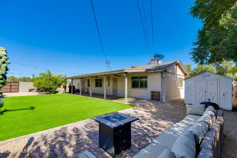 Exterior - 2801 E Mercer Ln, Phoenix, AZ 85028 photo 5 of 14