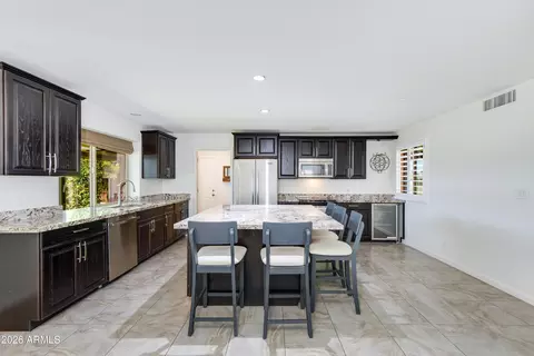 Kitchen - 2801 E Mercer Ln, Phoenix, AZ 85028 photo 4 of 4