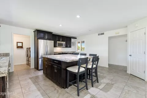 Kitchen - 2801 E Mercer Ln, Phoenix, AZ 85028 photo 2 of 4