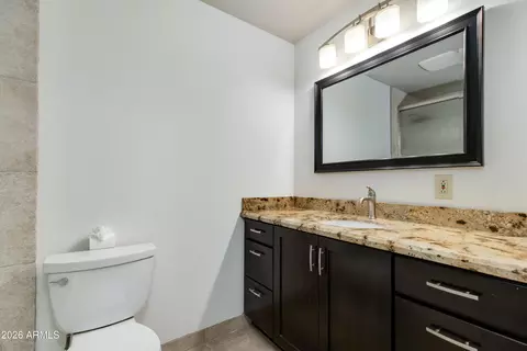 Bath - 2801 E Mercer Ln, Phoenix, AZ 85028 photo 2 of 3