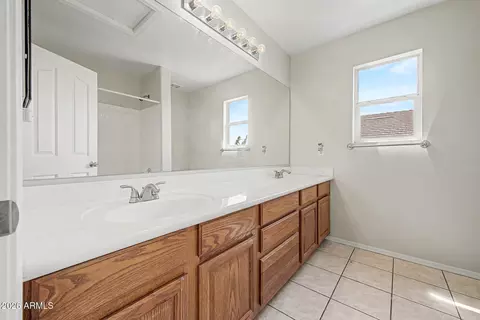 Bath - 10520 E Olla Ave, Mesa, AZ 85212 photo 4 of 5