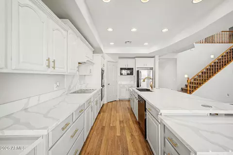 Kitchen - 10520 E Olla Ave, Mesa, AZ 85212 photo 2 of 2