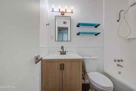 Bath - 1340 E Townley Ave, Phoenix, AZ 85020 photo 4 of 6