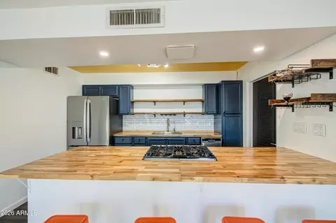 Kitchen - 1340 E Townley Ave, Phoenix, AZ 85020 photo 7 of 8