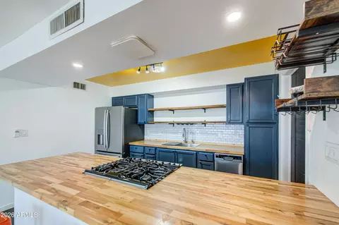 Kitchen - 1340 E Townley Ave, Phoenix, AZ 85020 photo 8 of 8