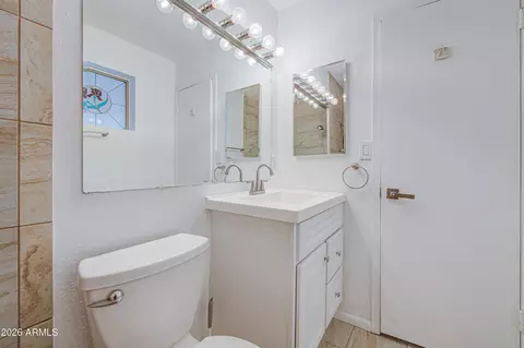 Bath - 1340 E Townley Ave, Phoenix, AZ 85020 photo 3 of 6