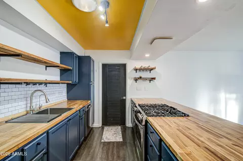 Kitchen - 1340 E Townley Ave, Phoenix, AZ 85020 photo 4 of 8