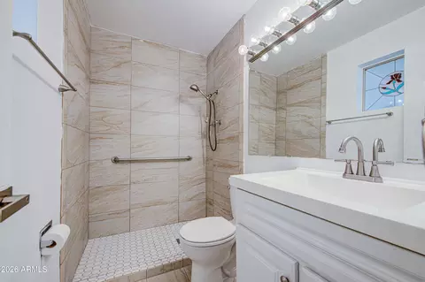Bath - 1340 E Townley Ave, Phoenix, AZ 85020 photo 2 of 6