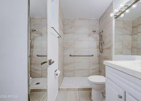 Bath - 1340 E Townley Ave, Phoenix, AZ 85020 photo 1 of 6