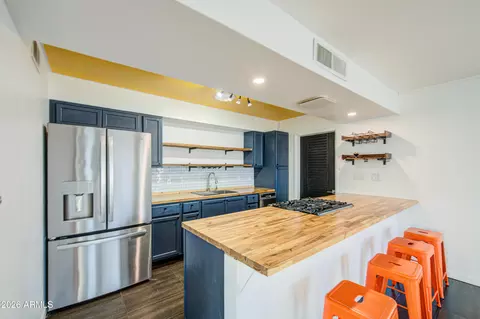 Kitchen - 1340 E Townley Ave, Phoenix, AZ 85020 photo 6 of 8