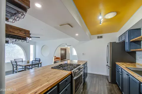 Kitchen - 1340 E Townley Ave, Phoenix, AZ 85020 photo 3 of 8