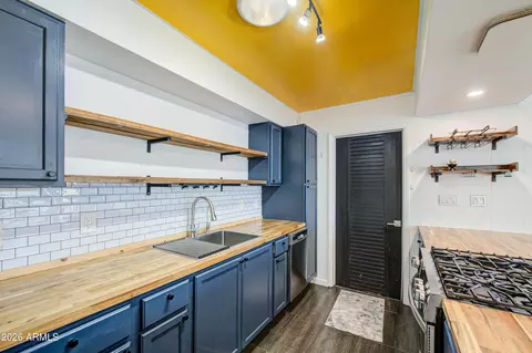 Kitchen - 1340 E Townley Ave, Phoenix, AZ 85020 photo 5 of 8