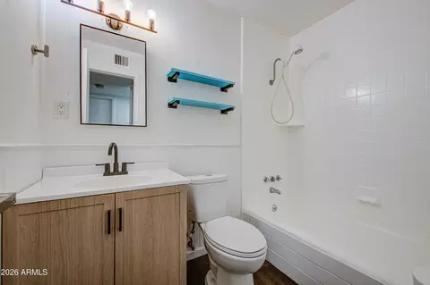 Bath - 1340 E Townley Ave, Phoenix, AZ 85020 photo 5 of 6