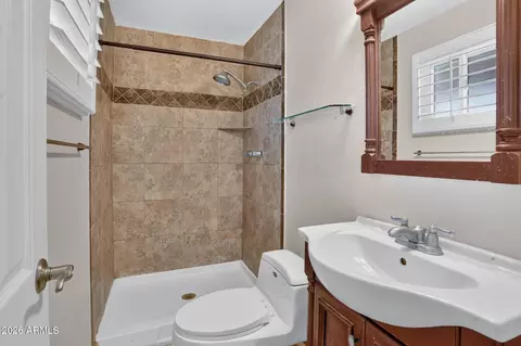 Bath - 3629 E Winchcomb Dr, Phoenix, AZ 85032 photo 1 of 2