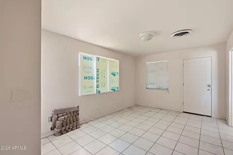 Living - 2743 W Ocotillo Rd, Phoenix, AZ 85017 photo 5 of 6