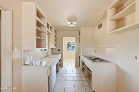 Kitchen - 2743 W Ocotillo Rd, Phoenix, AZ 85017 photo 5 of 5