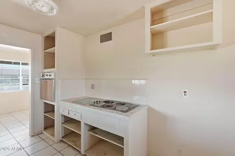 Kitchen - 2743 W Ocotillo Rd, Phoenix, AZ 85017 photo 4 of 5