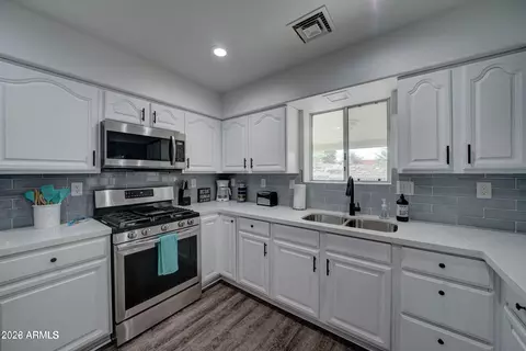 Kitchen - 477 W Baseline Spur, Globe, AZ 85501 photo 3 of 4