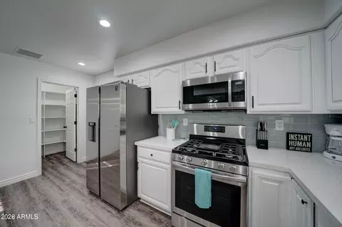 Kitchen - 477 W Baseline Spur, Globe, AZ 85501 photo 4 of 4