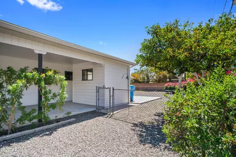 Exterior - 2201 E Campbell Ave, Phoenix, AZ 85016 photo 4 of 6