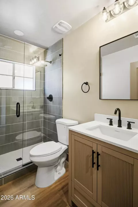 Bath - 2201 E Campbell Ave, Phoenix, AZ 85016 photo 1 of 1