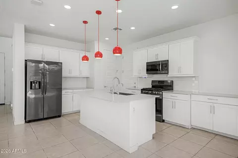 Kitchen - 939 E Danbury Dr, Phoenix, AZ 85022 photo 4 of 4
